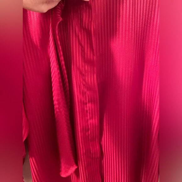 Vintage 70’s/80’s Women’s Red Hidden Button Down Blouse with Bowtie by St. John - Picture 8 of 11